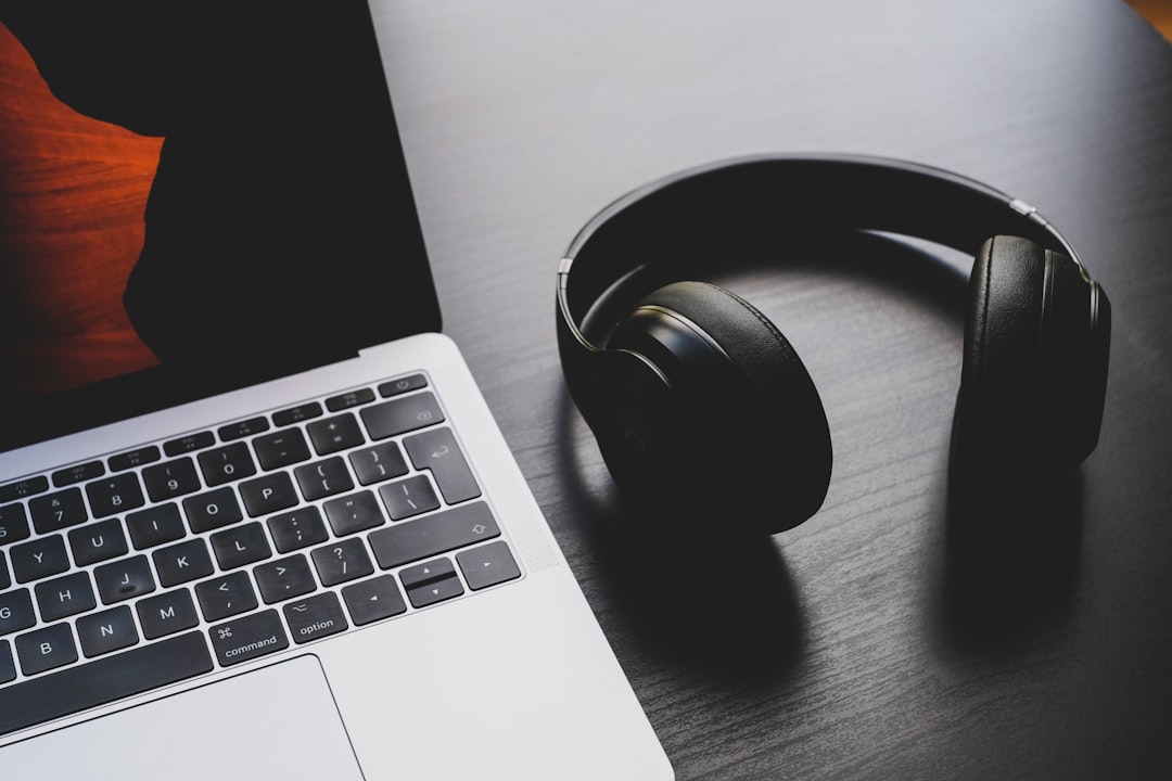 Why Windows Falls Back to Low-Quality Bluetooth Audio (and How to Fix It)